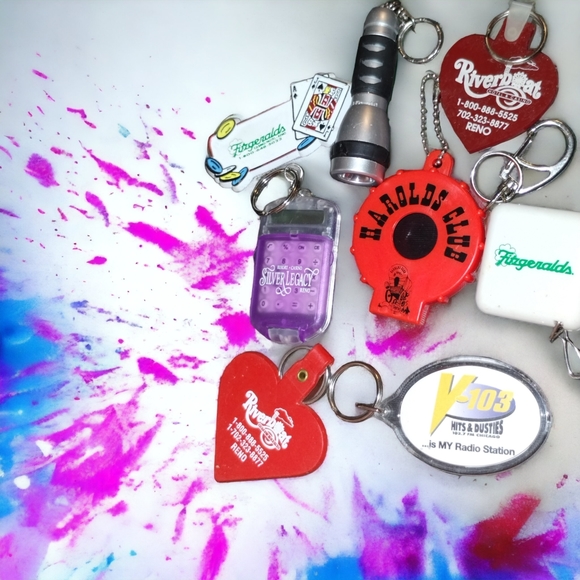 Really cool old Reno keychain lot, in great shape for you casino lovers! - Picture 1 of 4